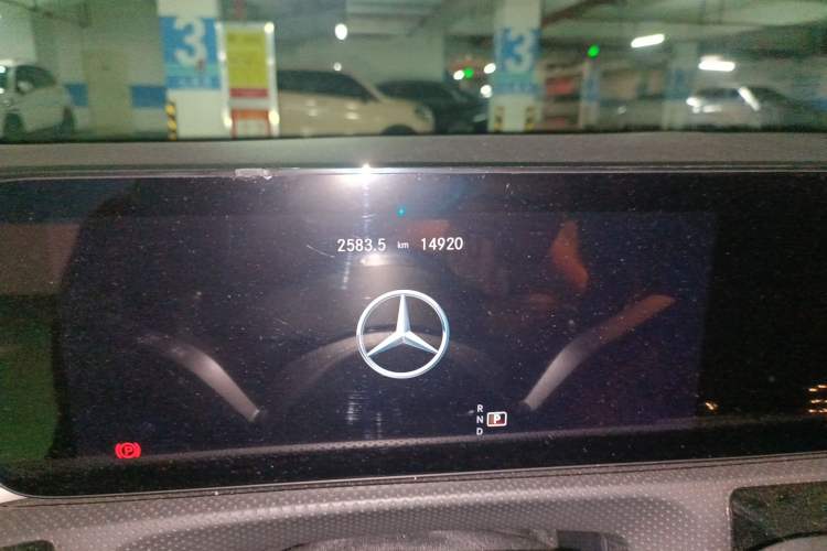 Used Mercedes-Benz A-Class 2022 Revised Version A 200 L Sport Sedan Fashionable Style Odometer Close Up