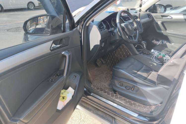 Used Volkswagen Tiguan L 2018 380TSI Automatic All-Wheel Drive Luxury Edition Driver Seat