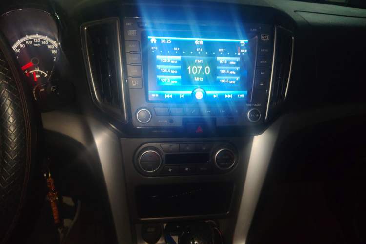 Used Venucia T70 2015 2.0L CVT Smart Edition