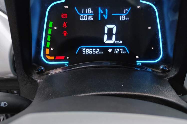 Used JMEV Xiao Qilin 2023 Joyful Edition 201km Comfort Model Odometer Close Up