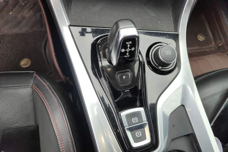 Used Lynk & Co 01 2017 2.0T Four-Wheel Drive Pro Edition Gear Lever