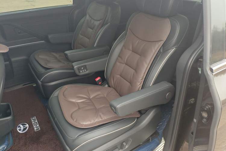 Used Hyundai Custo 2024 380TGDi LUX Premium Smart & Luxurious Edition Left Rear Seat