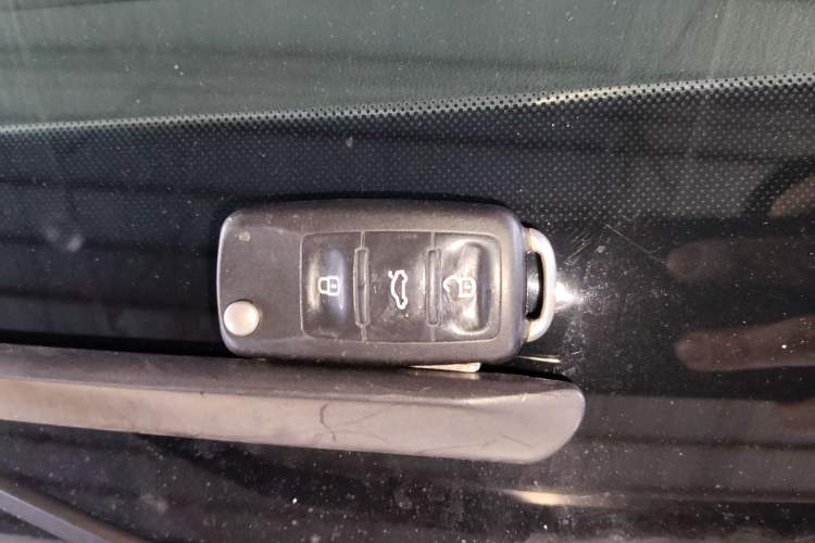 Used Volkswagen Gran Lavida 2013 1.6L Automatic Fashion Model