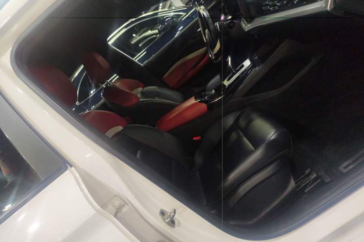 Used MG 5 2022 300TGI DCT Chao Yue Luxury Edition
