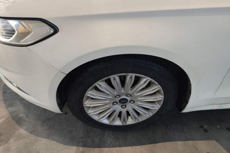 Used Ford Mondeo 2013 2.0L GTDi 200 Fashion Edition Left Front Wheel Hub