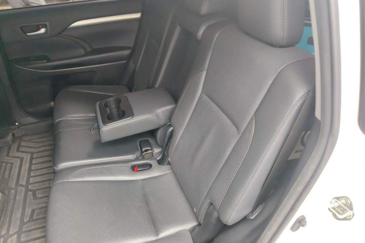 Used Toyota Highlander 2018 2.0T Four-Wheel Drive Prestige Version 7 Seats China VI Standard Left Rear Seat