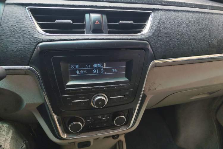 Used Jinbei New Hiace X30L 2016 1.3L Wealth Edition Van DLCG12 Audio And AC Panel