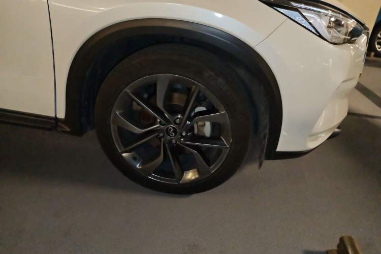 Used Infiniti QX50 2018 2.0T Four-Wheel Drive Smart Edition Right Front Wheel Hub