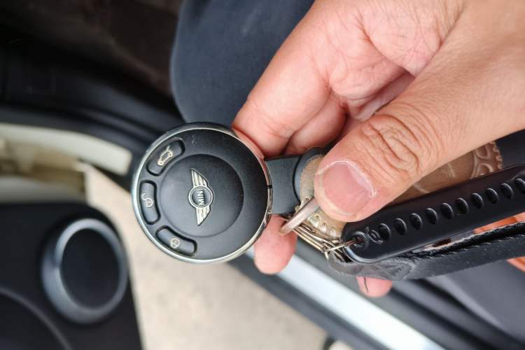 Used MINI 2011 1.6L ONE
