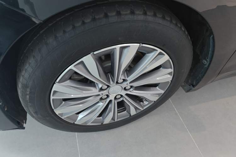 Used Hongqi E-QM5 2022 431 km Charge & Enjoy Edition
