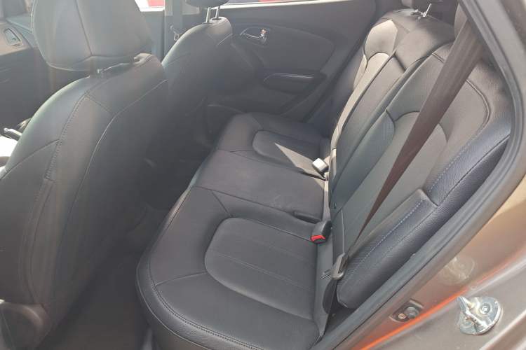 Used Hyundai ix35 2013 2.0L Automatic Two-Wheel Drive Smart GLS China IV Standard