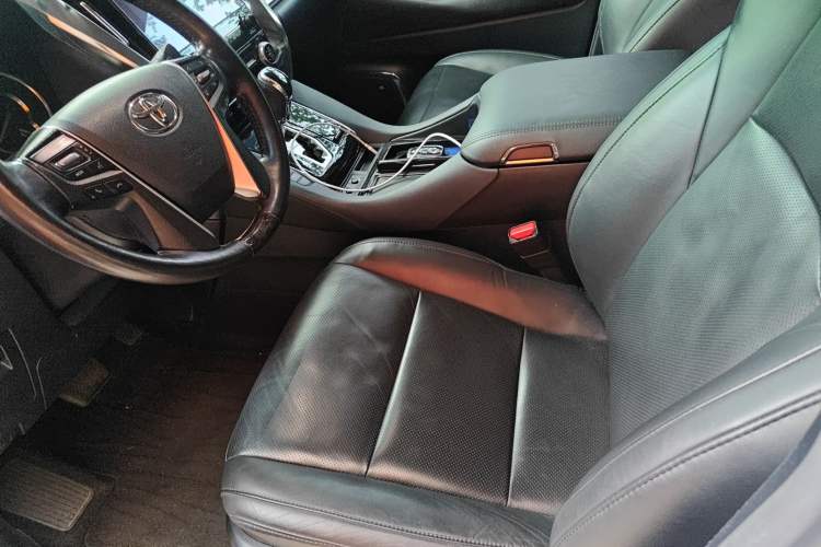 Used Toyota Vellfire 2021 Crown Dual-Engine 2.5L HV Luxury Edition Left Front Seat