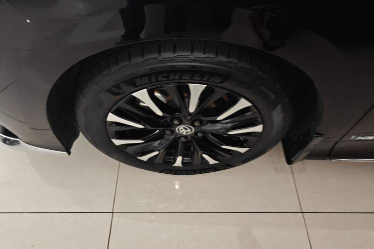 Used Toyota Alphard 2024 Dual-Engine 2.5L Prestige Edition
