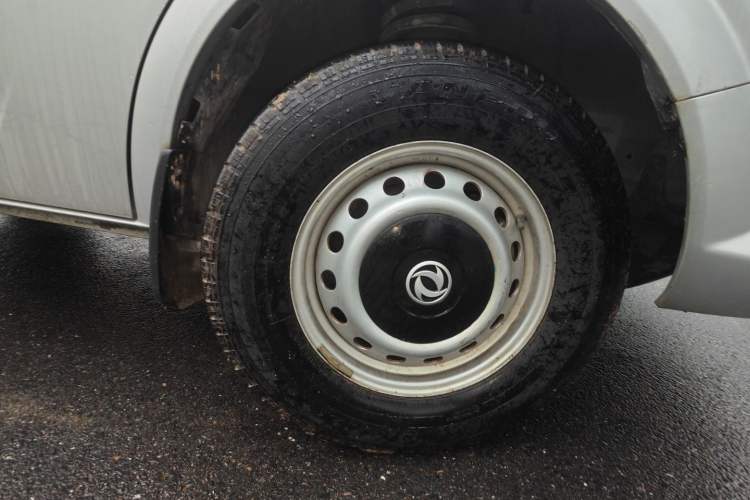 Used Dongfeng Yufeng Yufeng 2020 2.3T Economy Standard Edition Logistics Vehicle Short Wheelbase Mid-Roof Design 5-9 Seats WP2.3
