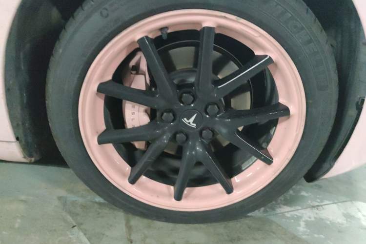 Used Tesla Model 3 2020 Standard Range Rear-Wheel Drive Upgraded Version Right Front Wheel Hub