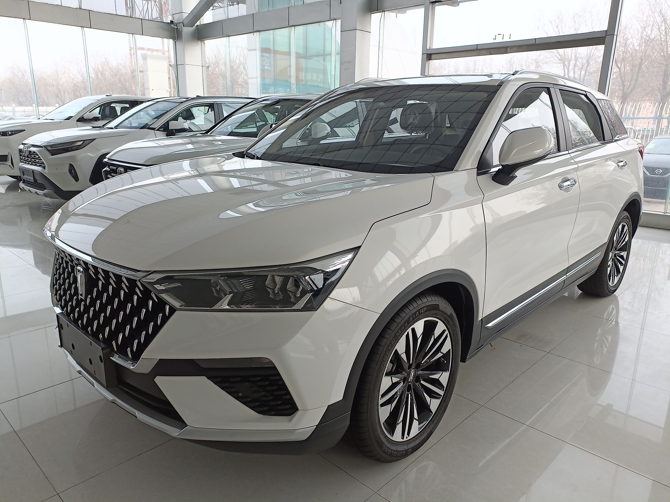 Под передней частью автомобиля