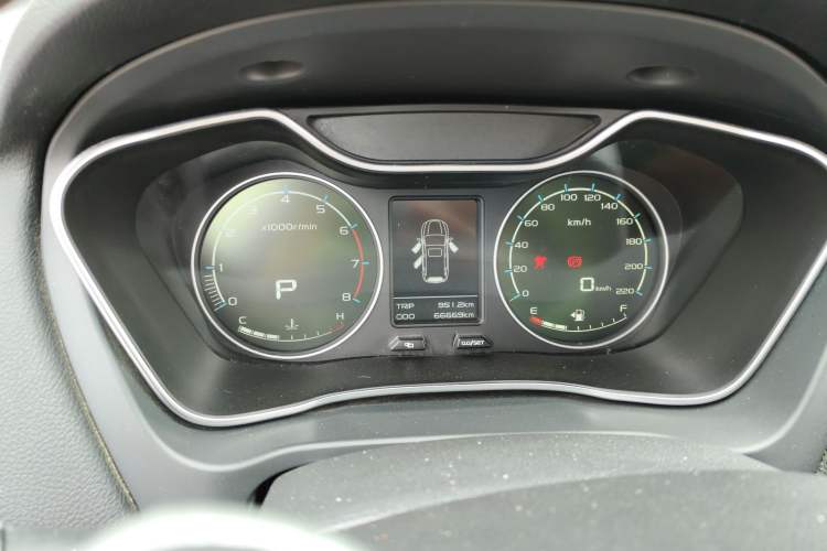 Used Geely Auto Vision X6 2016 1.3T CVT Flagship Model
