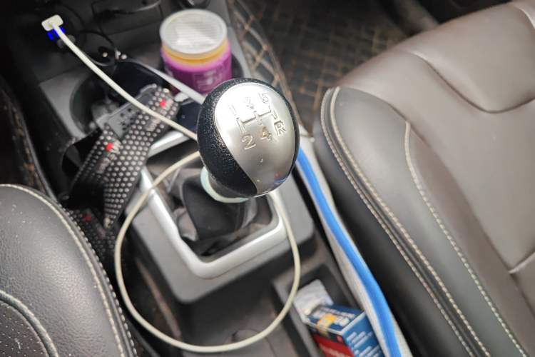 Used Dongfeng Fengon 330 2019 1.5L 330S Manual Comfort Version China VI Standard Gear Lever