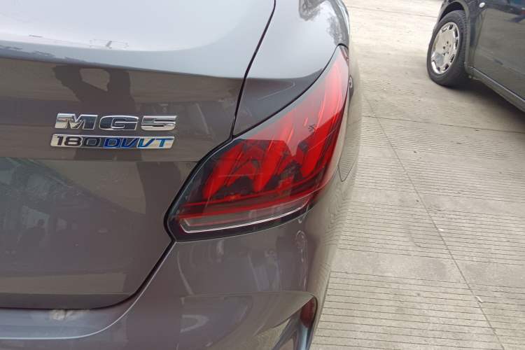 Used MG 5 2022 180 DVVT CVT Youth Luxury Edition
