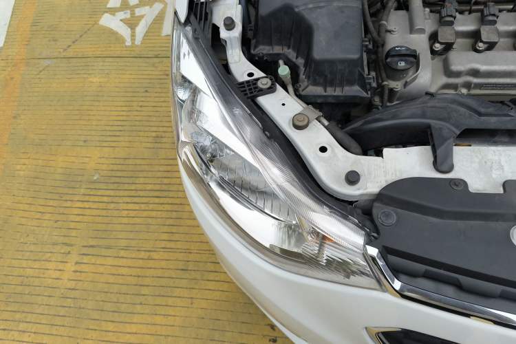 Used Chevrolet Sail 2015 Sail 3 1.3L AMT Ideal Edition Right Front Headlight