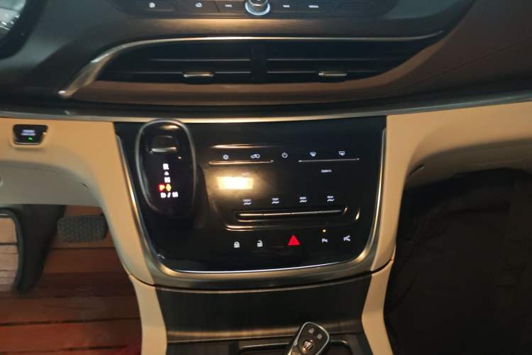 Used Buick GL8 2021 Land Cruiser Executive 652T Premium Model
