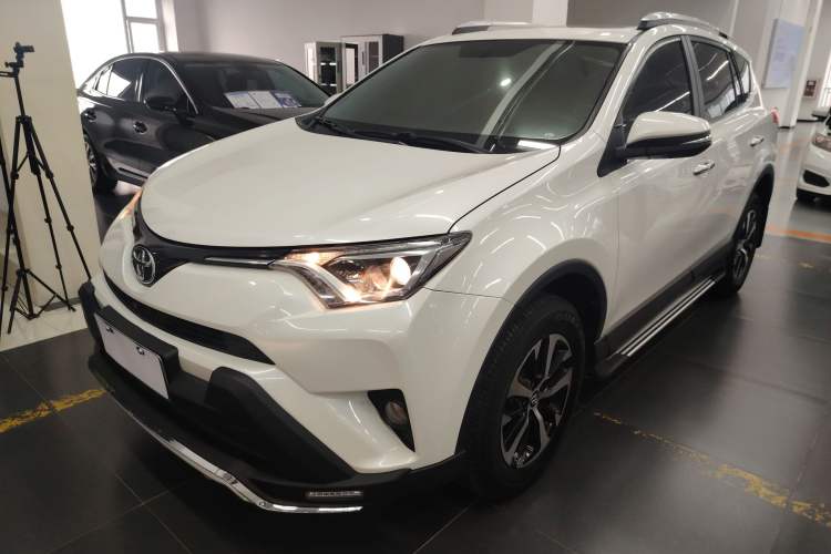 Used Toyota RAV4 2016 2.0L CVT Two-Wheel Drive Fashion Edition China V Standard