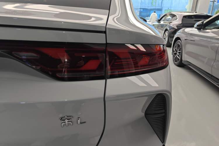 Used BYD Song L EV 2025 662 km Advanced Intelligent Driving Version
