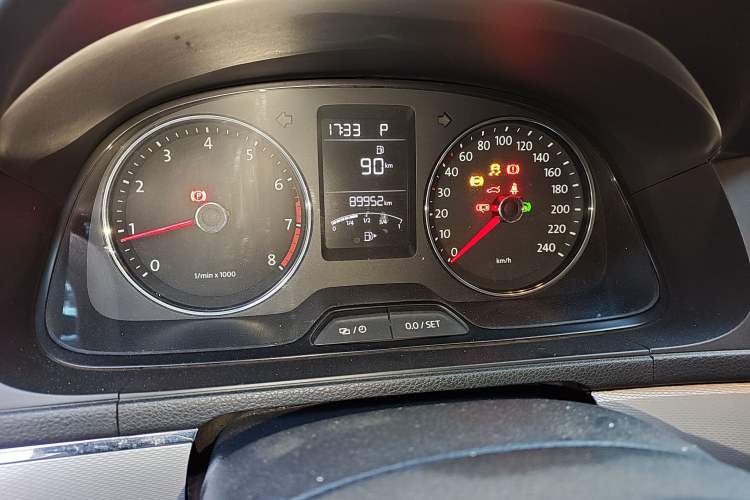 Used Volkswagen Gran Lavida 2013 1.4 TSI Automatic Luxury Model
