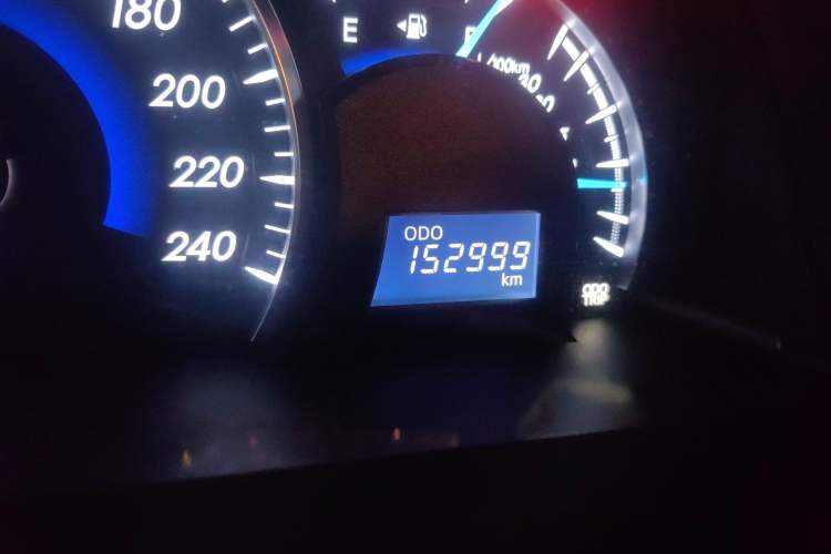 Used Toyota Camry 2015 2.0G Premier Edition Odometer Close Up