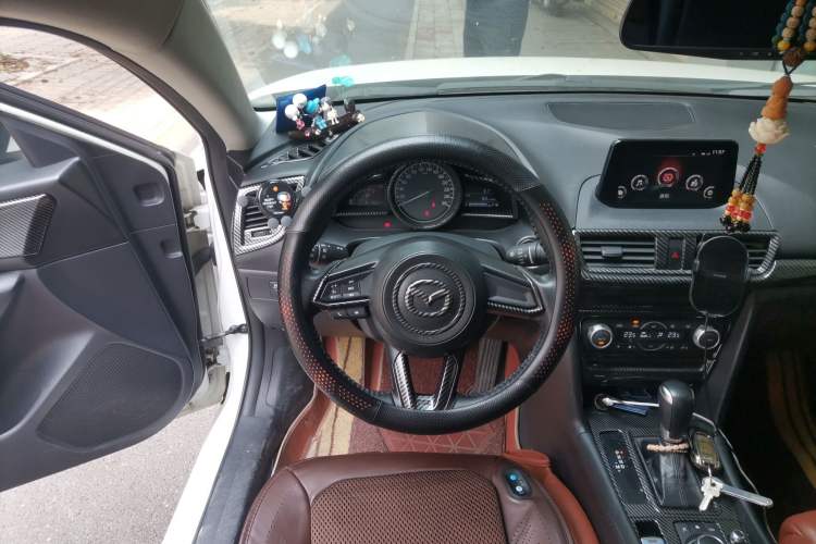 Used Mazda 3 Axela 2017 Sedan 1.5L Automatic Luxury Model Emission Standard China V Steering Wheel