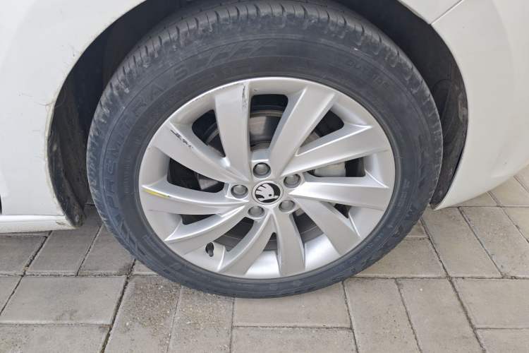 Used Skoda Rapid 2019 1.5L Automatic Comfort Edition China VI Standard Right Front Wheel Hub