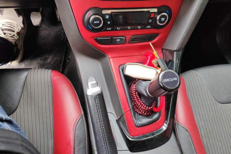 Used Ford Focus 2012 Hatchback 2.0L Manual Luxury Sport Model Gear Lever