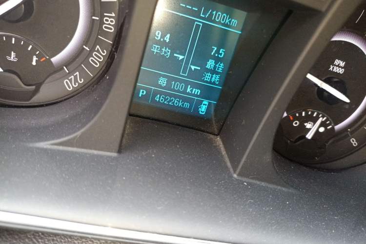 Used Buick GL8 2018 28T Luxury Model China VI Standard Odometer Close Up