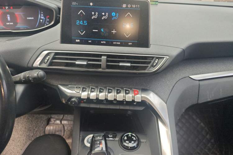 Used Peugeot 5008 2017 380THP 7-Seater Luxury Edition Audio And AC Panel