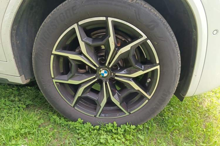 Used BMW X4 2022 xDrive 25i M Sport Package Right Front Wheel Hub