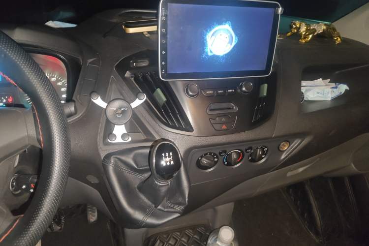 Used Ford Transit 2017 2.0T Diesel Multi-Purpose Commercial Vehicle Short Wheelbase Mid-Roof China IV Standard Audio And AC Panel