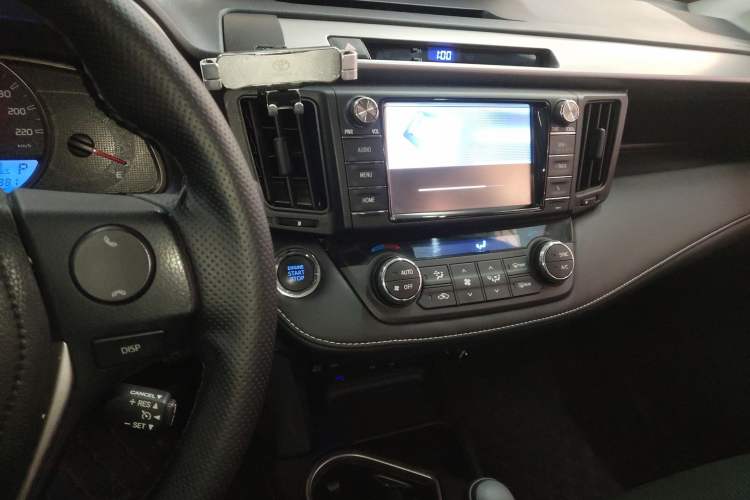 Used Toyota RAV4 2016 2.0L CVT Two-Wheel Drive Comfort Edition China V Standard