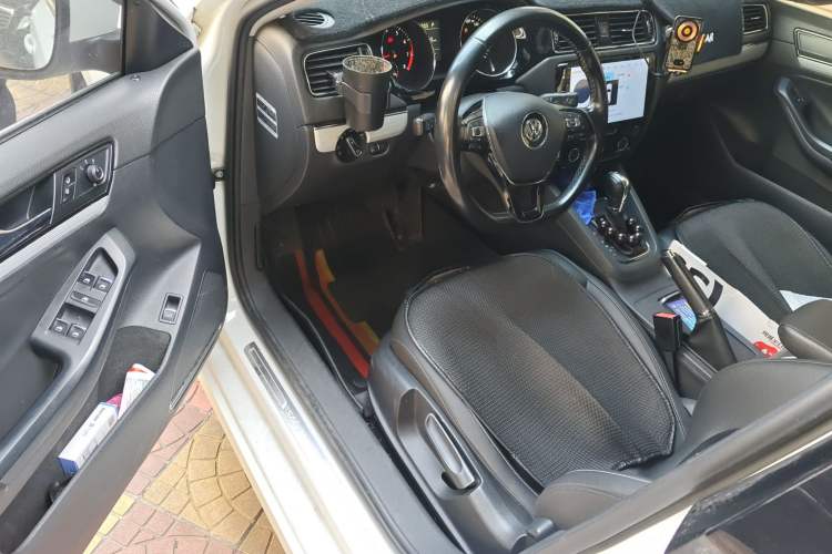 Used Volkswagen Sagitar 2017 230TSI Automatic Comfort Version Driver Seat