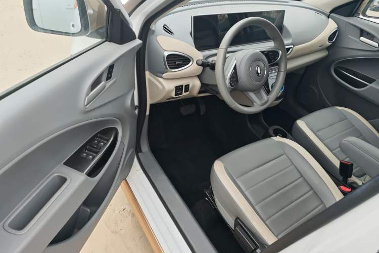 Used ORA White Cat 2022 Xiaoyue Mao Edition 360 km Luxury Model Lithium NMC
