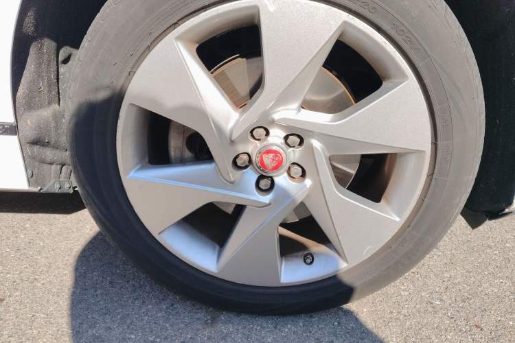 Used Jaguar I-PACE 2018 EV400 SE Right Front Wheel Hub