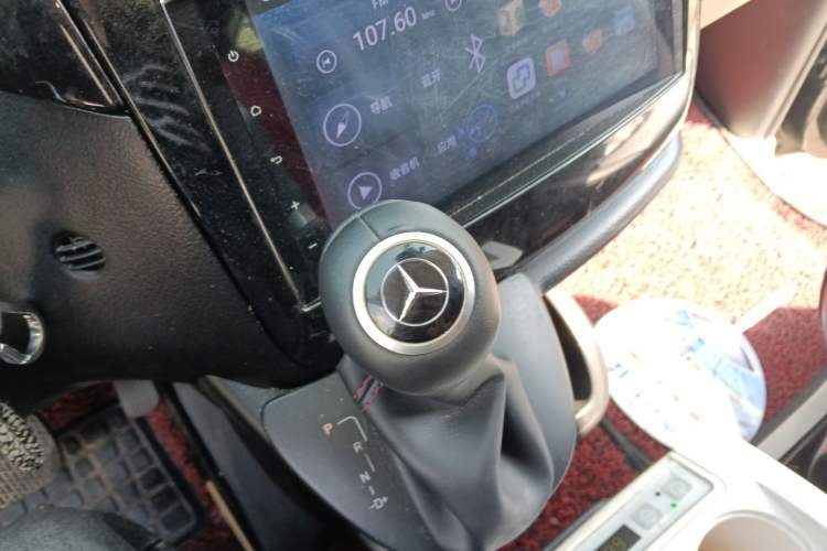 Used Mercedes-Benz Vito 2011 2.5L 7-seater executive version Gear Lever