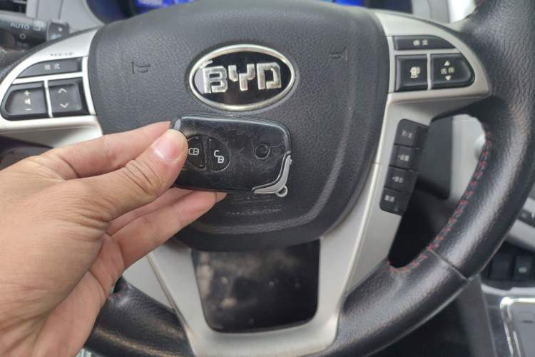 Used BYD S6 2014 2.4L Automatic Prestige 5-Seater