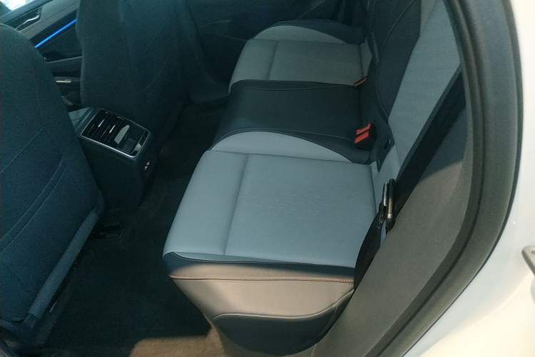 Used Volkswagen ID.7 VIZZION 2024 AIR model Left Rear Seat