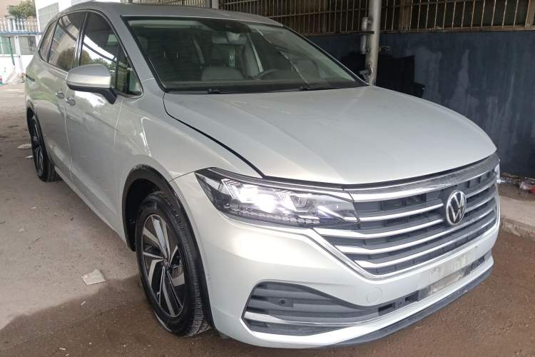 Used Volkswagen Viloran 2024 330TSI Luxury Edition Front Right 45 Deg