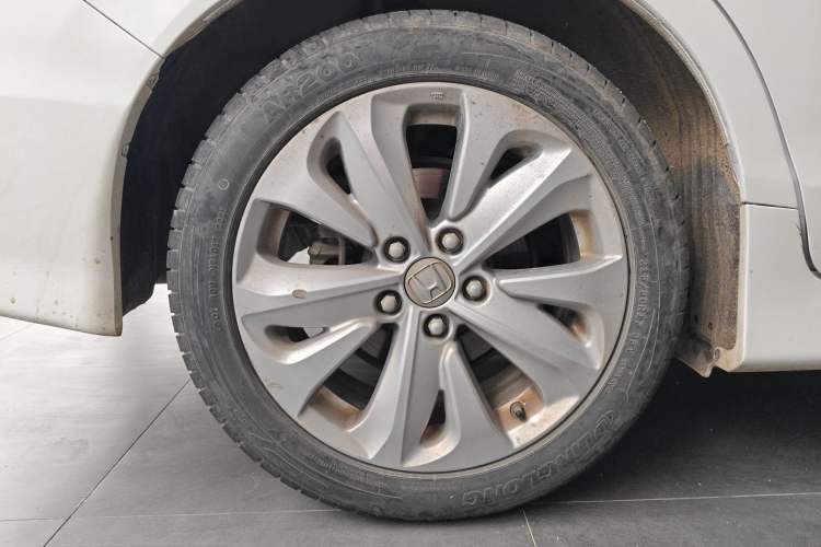 Used Honda Jade 2017 1.8L automatic Comfort version 5 seats Right Rear Wheel Hub