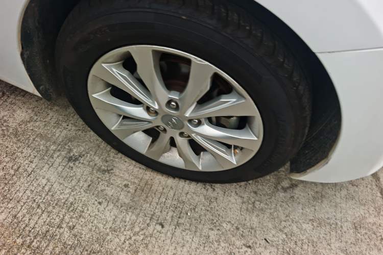 Used Hyundai Elantra (5th Generation / Langdong) 2016 1.6L Automatic Prestige Model Right Front Wheel Hub