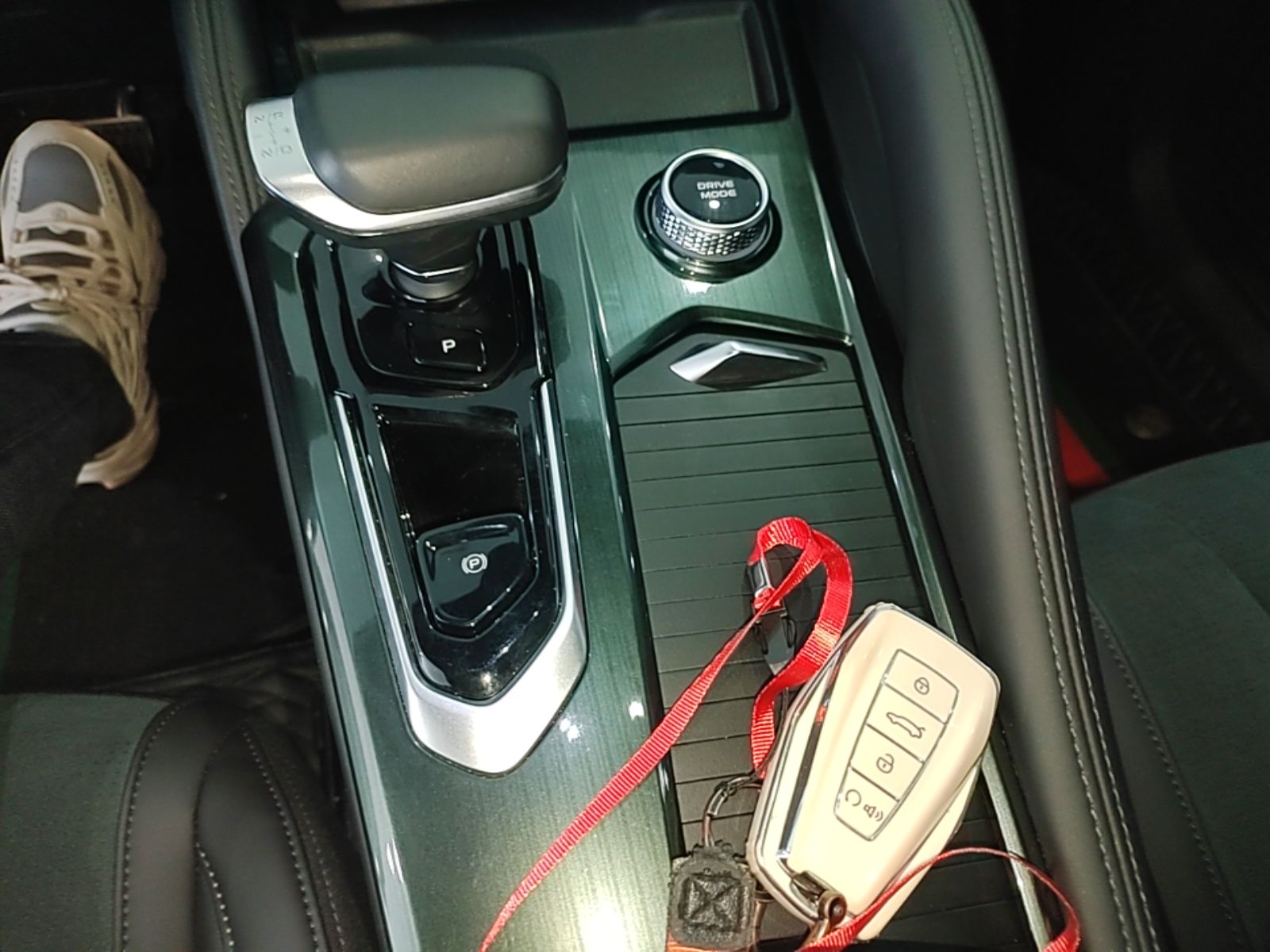 Geely Auto Monjaro L 2021 2.0TD DCT EVO Two-Wheel Drive Smart Luxury Version — снимка 16