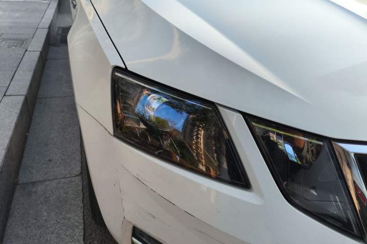 Used Skoda Octavia 2019 1.5L Automatic Smart Drive Luxury Edition China V Standard Right Front Headlight