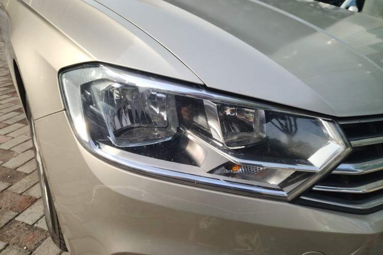 Used Volkswagen Bora 2018 1.5L Automatic Fashion Model Right Front Headlight