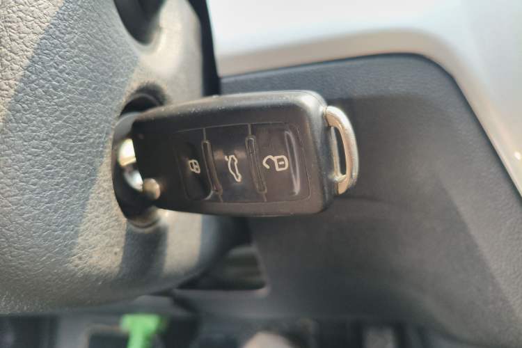 Used Volkswagen Gran Lavida 2015 1.6L Automatic Fashion Edition Vehicle Key